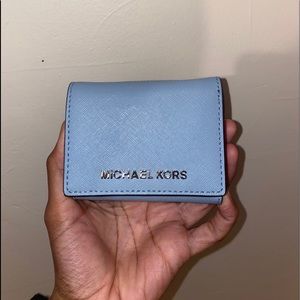 BRAND NEW MICHAEL KHORS WALLET NEVER BEEN USED!!